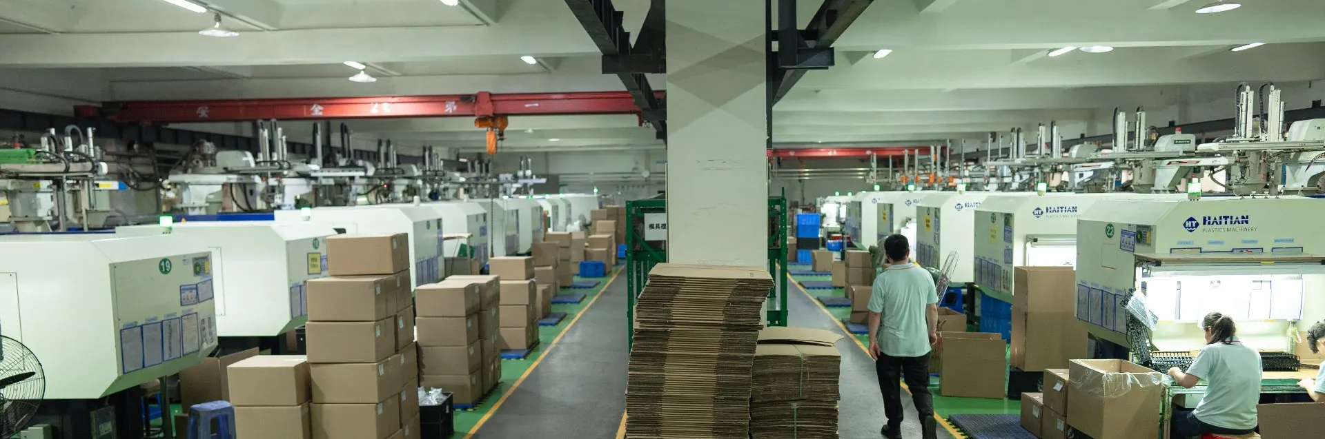 Injection molding workshop with rows of Haitian machines at Shiny Mold factory